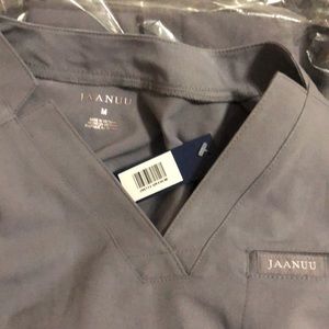 NWK JAANUU gray medium scrub set